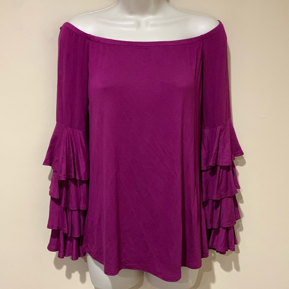 Ariella off/on shoulder top